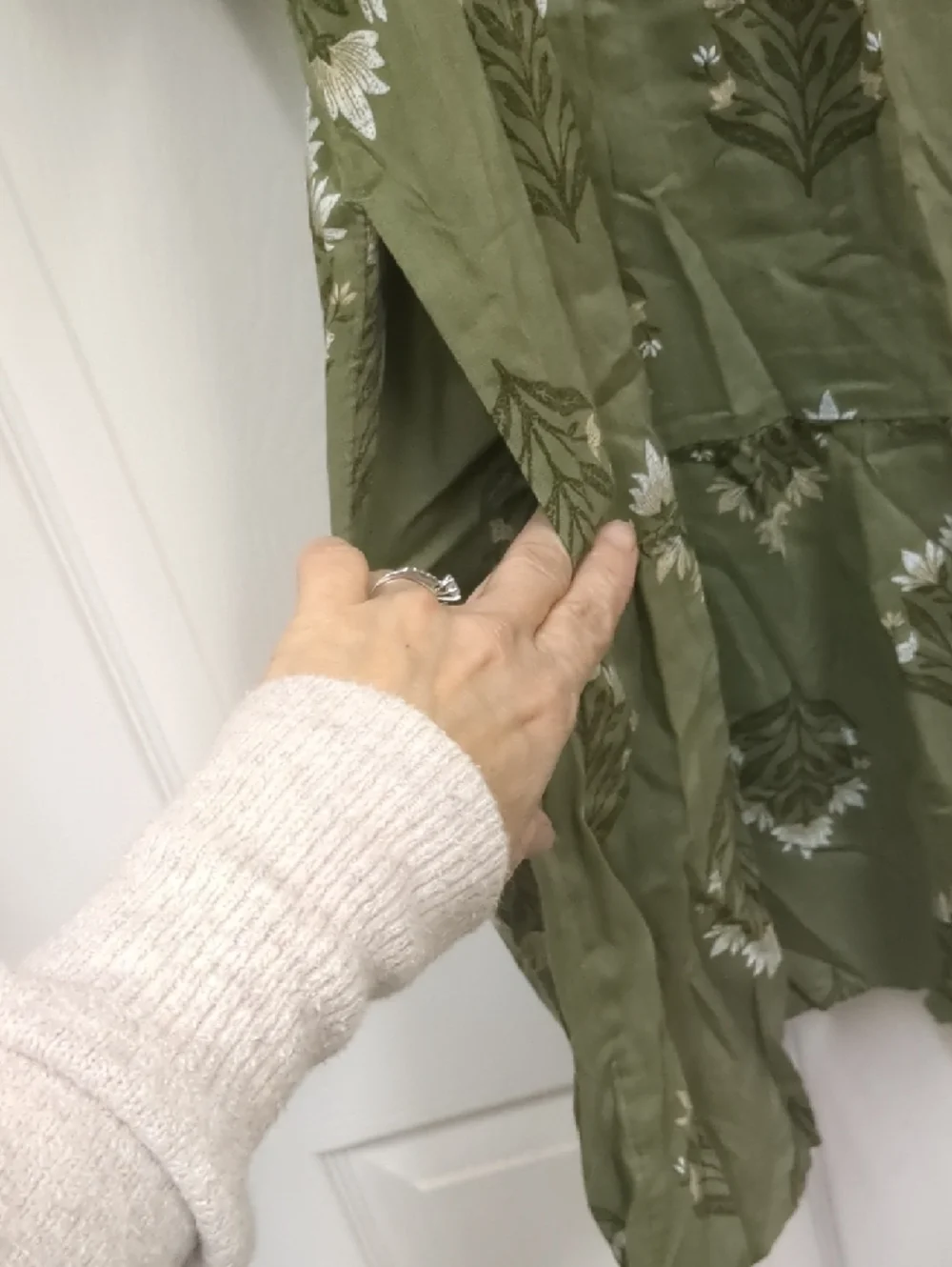 NWT Old Navy Olive Green Floral V-Neck Tiered Dress, With Pockets Size Small - Picture 5 of 7